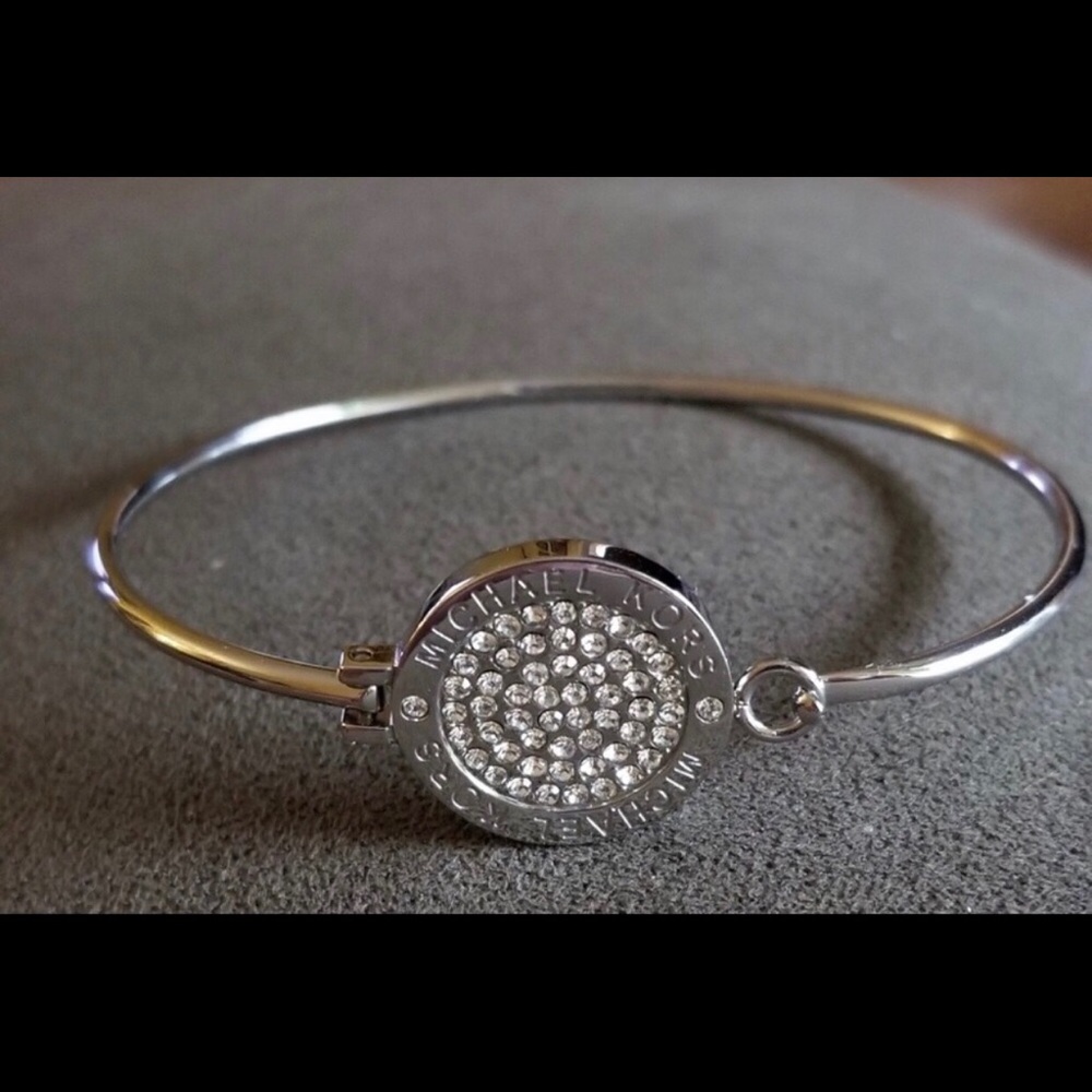 Michael KORS Silver Round Pave Swarovski Crystal Logo Disc Bangle Bracelet NWOT